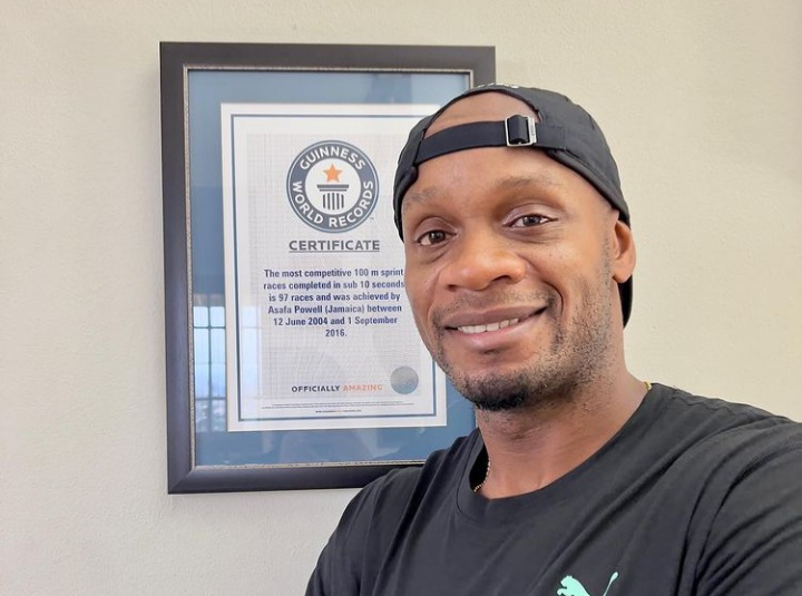 &#8216;Sub10King&#8217; Asafa Powell celebrates Guinness World Record certificate