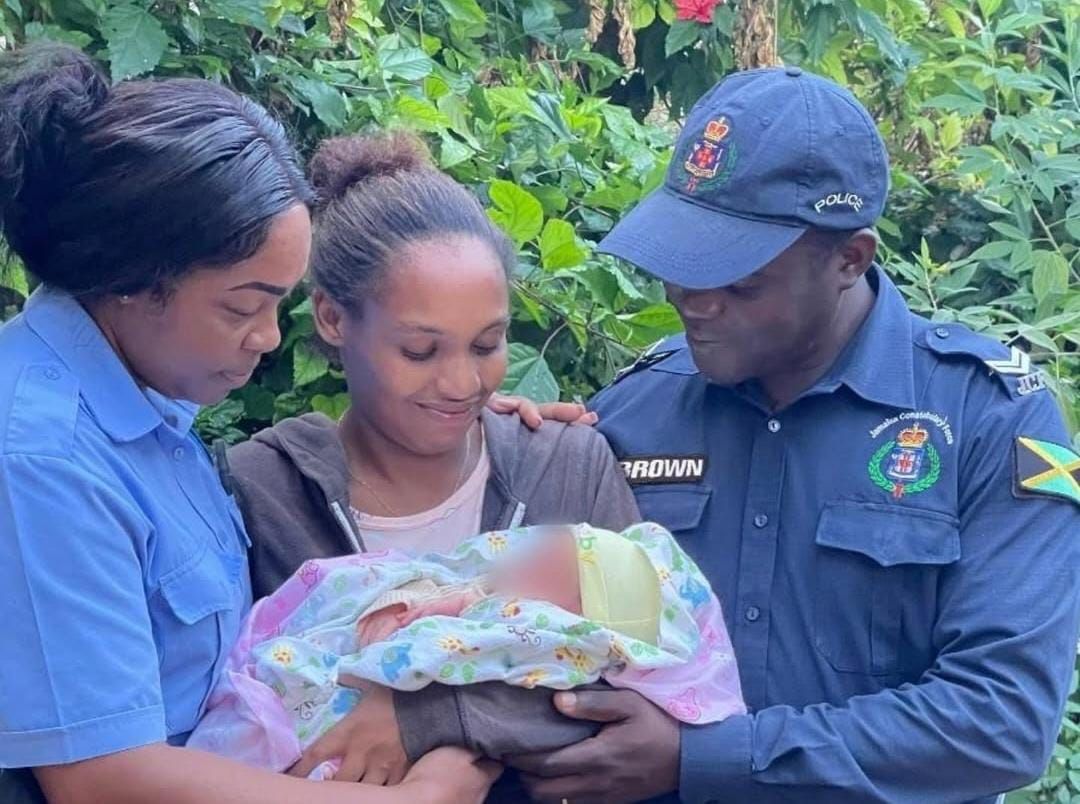 Heroic police officers deliver baby on the side of the road